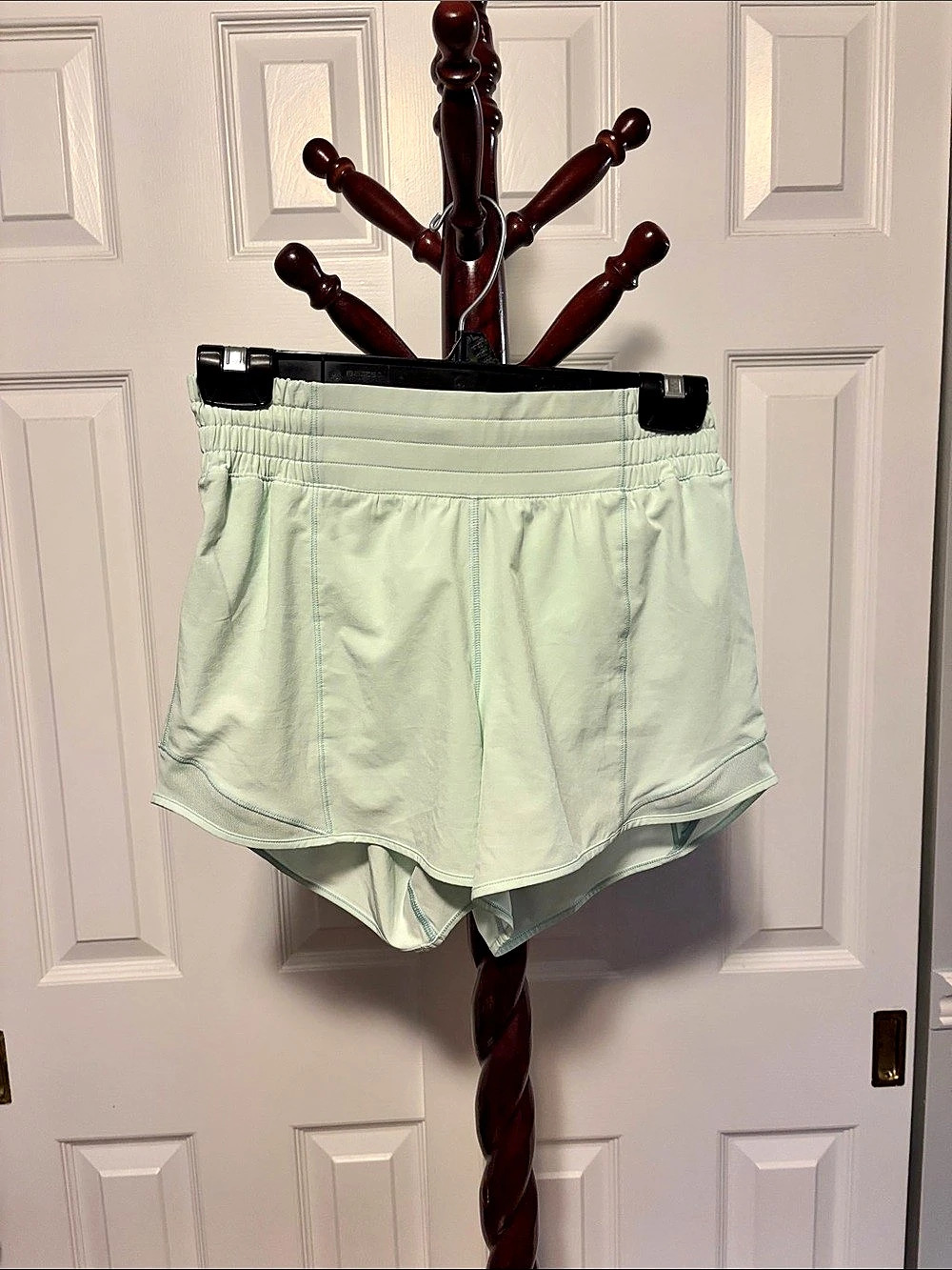 Lululemon Hotty Hot Lined Running Shorts – Size 4 – Light Mint